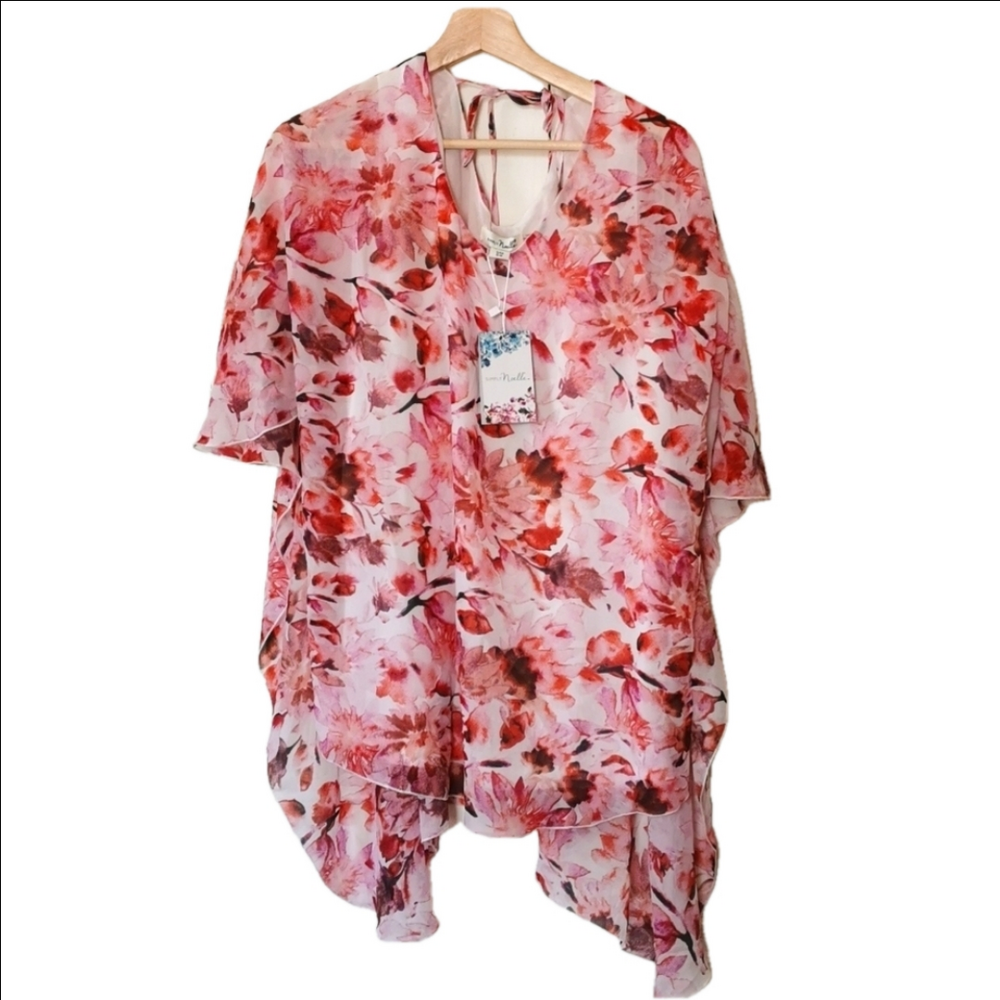 NWT Simply Noelle Floral Romantic Cottagecore Tunic. Size small /medium.